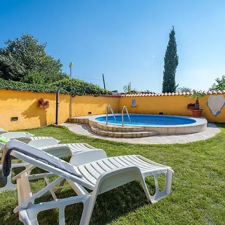 Rustikales Ferienhaus Mit Privatpool