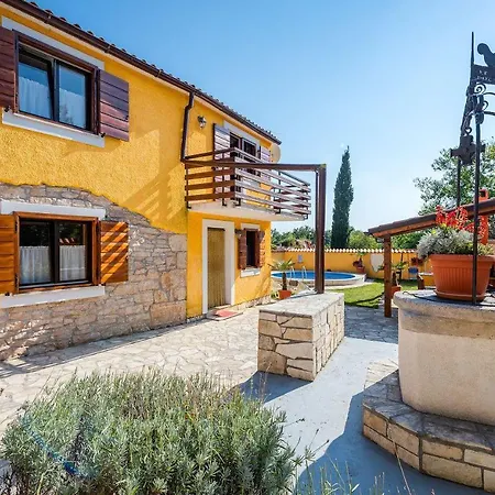 Rustikales Ferienhaus Mit Privatpool *
