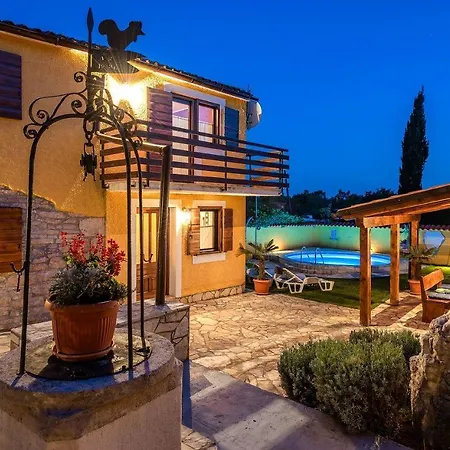 Rustikales Ferienhaus Mit Privatpool Vikendica