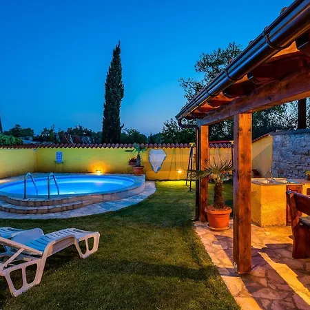 Rustikales Ferienhaus Mit Privatpool Vikendica Krnica