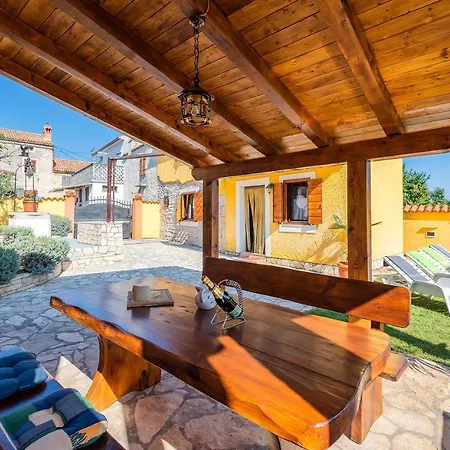 Rustikales Ferienhaus Mit Privatpool