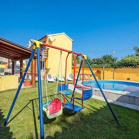 Dom wakacyjny Rustikales Ferienhaus Mit Privatpool *