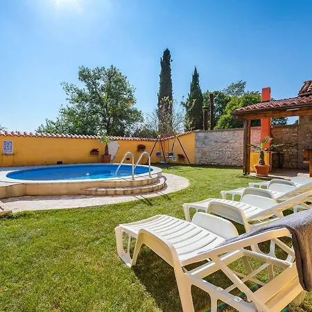Dom wakacyjny Rustikales Ferienhaus Mit Privatpool Krnica