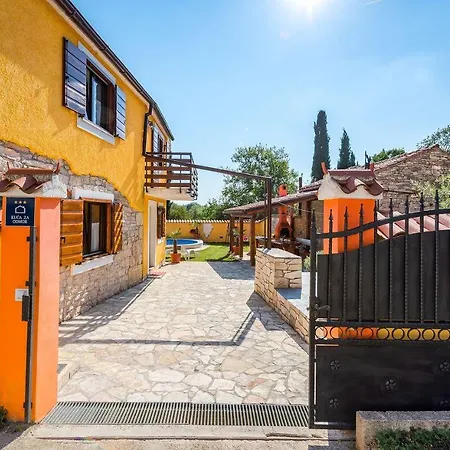 Rustikales Ferienhaus Mit Privatpool *
