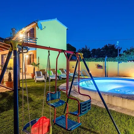 Rustikales Ferienhaus Mit Privatpool Dom wakacyjny *