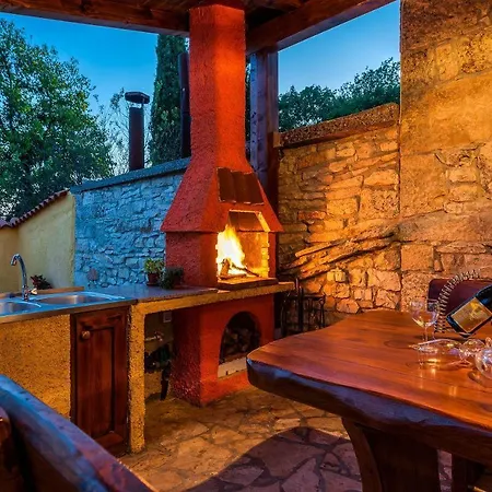 Dom wakacyjny Rustikales Ferienhaus Mit Privatpool Krnica